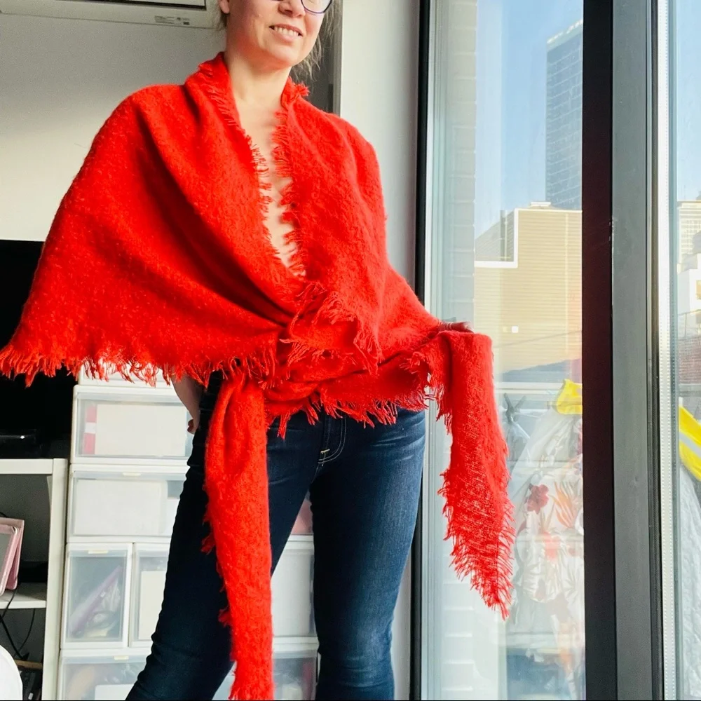 Anthropologie Fringed Long Soft Triangle Blanket Scarf - Picture 4 of 15